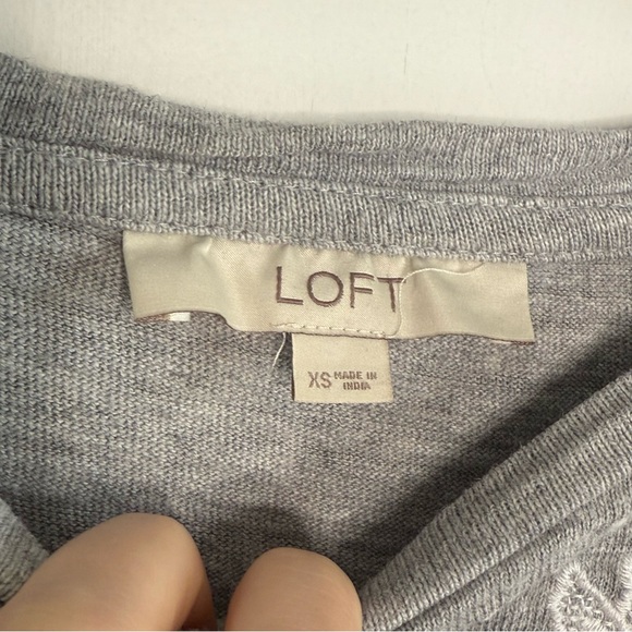 LOFT | Marled Gray Floral Embroidered Long Sleeve Shirt Blouse Top - Picture 4 of 4